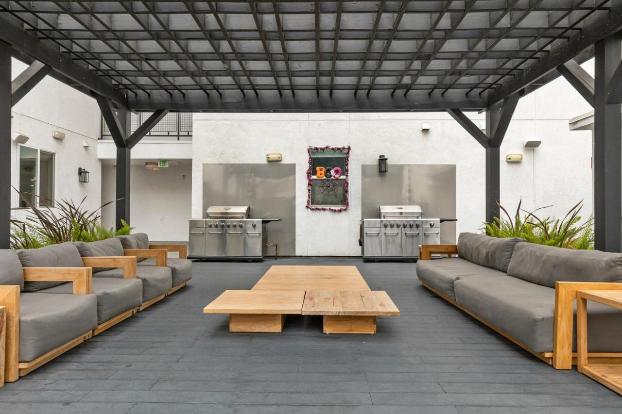 North Hollywood 2br W Pool Gym Roof Nr 101 Lax-935 * Los Angeles